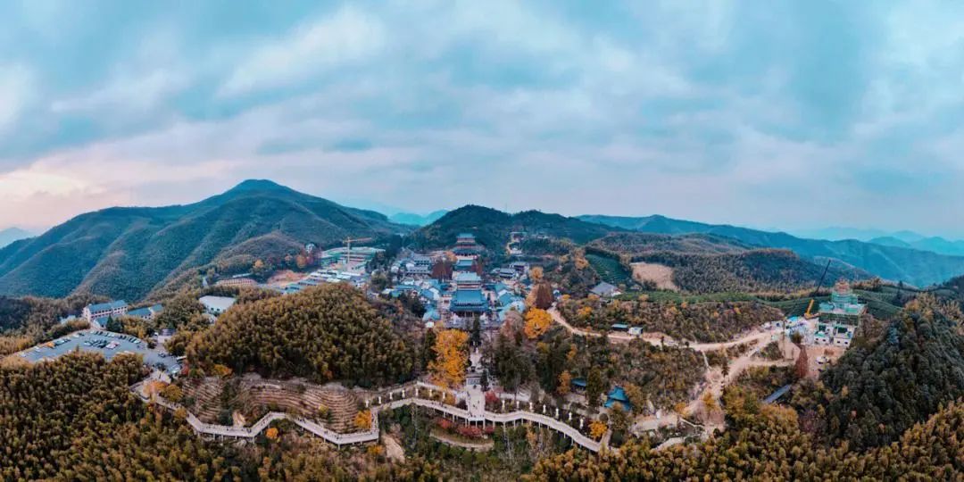 Autumn_Outing-Jingshan.jpg